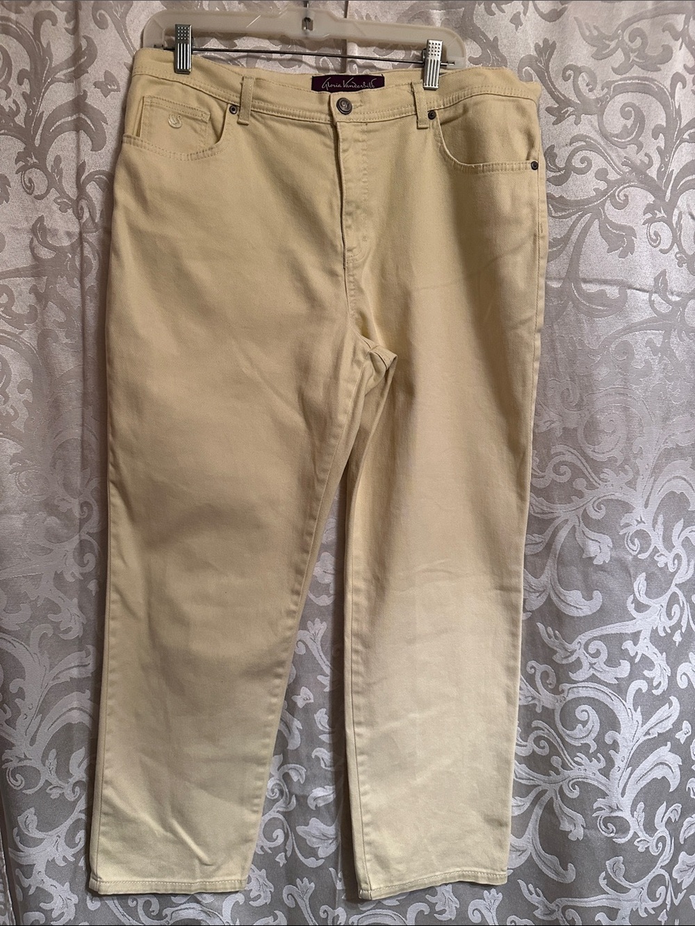 Gloria Vanderbilt Straight Leg Jeans in Pale Yellow
